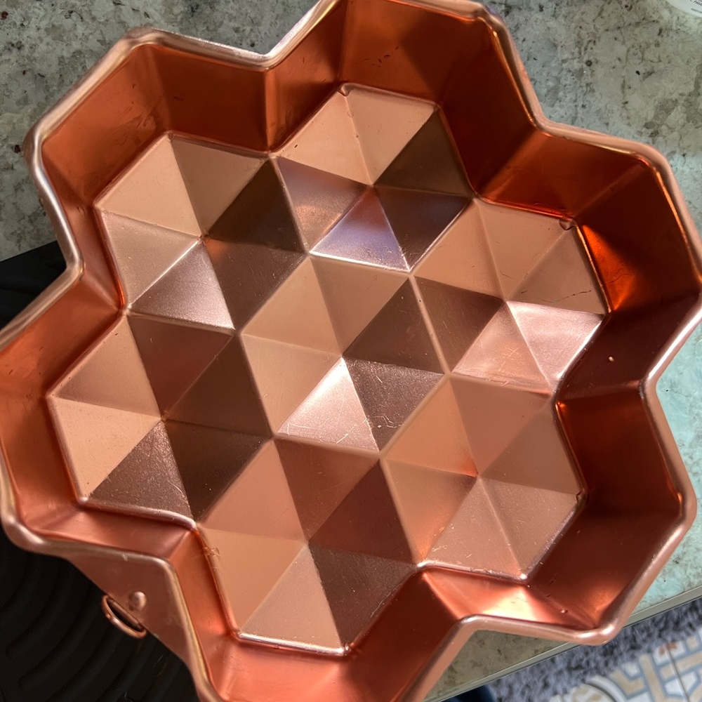 Mirro Vintage Mold